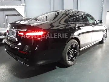 MERCEDES-BENZ E 300 de AMG LINE