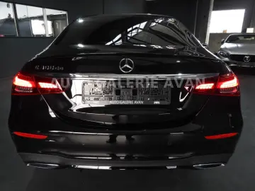 MERCEDES-BENZ E 300 de AMG LINE