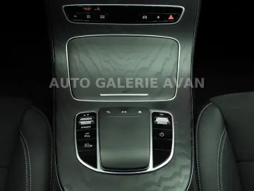 MERCEDES-BENZ E 300 de AMG LINE