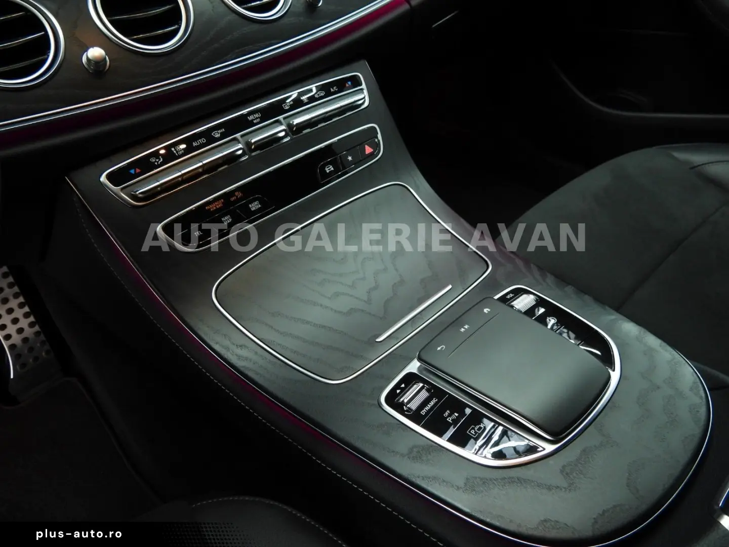 MERCEDES-BENZ E 300 de AMG LINE