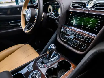 BENTLEY Bentayga 4.0 V8 EWB Mulliner 4WD Autom.