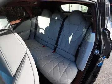 BMW XM V8  full. B&W DAPro  M Driver's