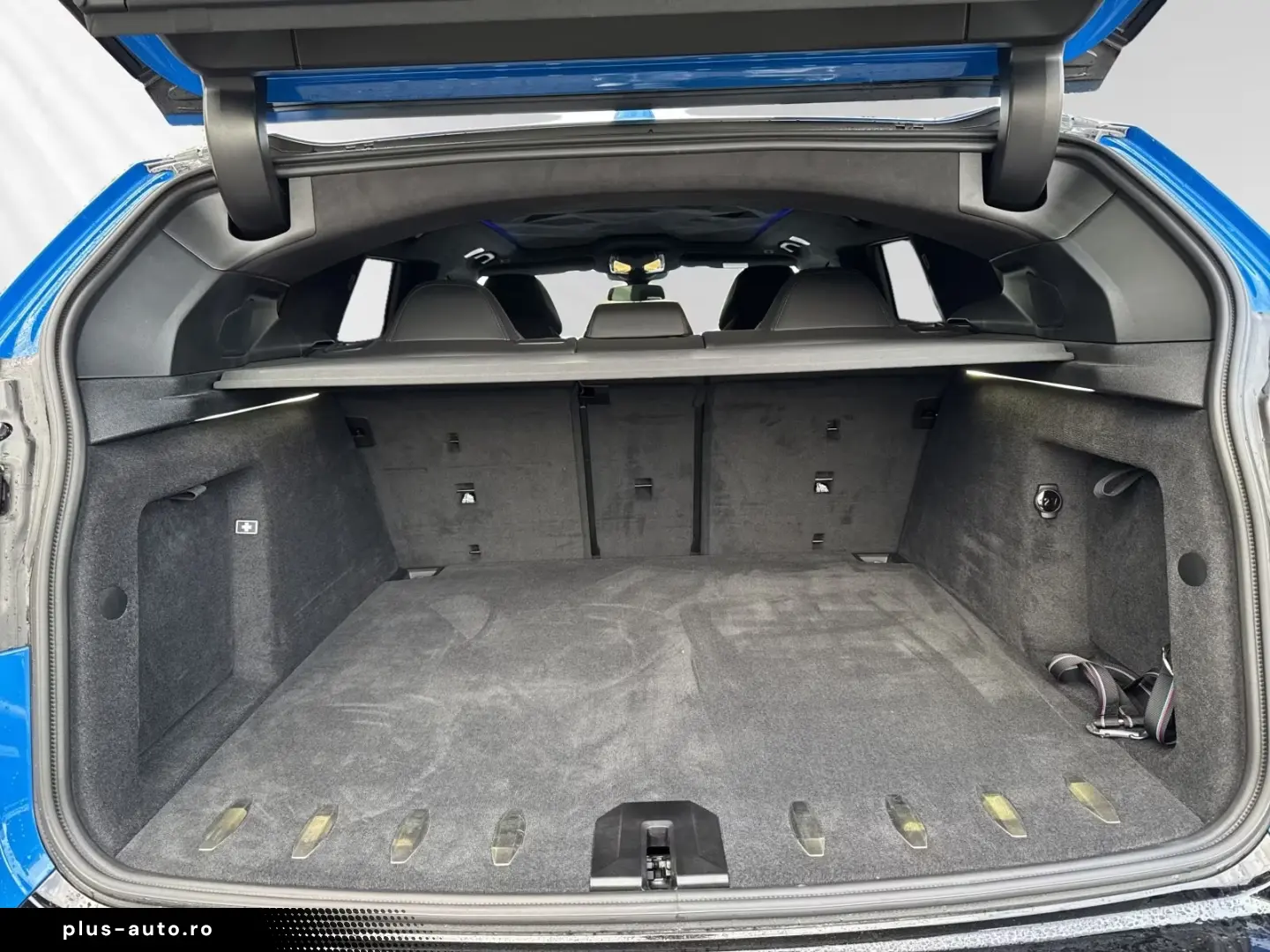 BMW XM 50e  Indiv. Enzianblau  AHK