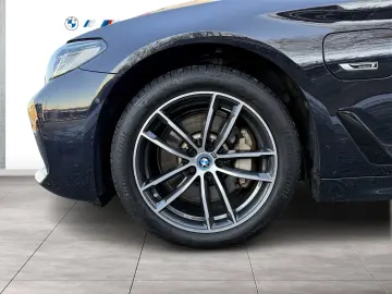 BMW 530e xDrive M Sport 94%Akku HeadUp AHK Glasdach
