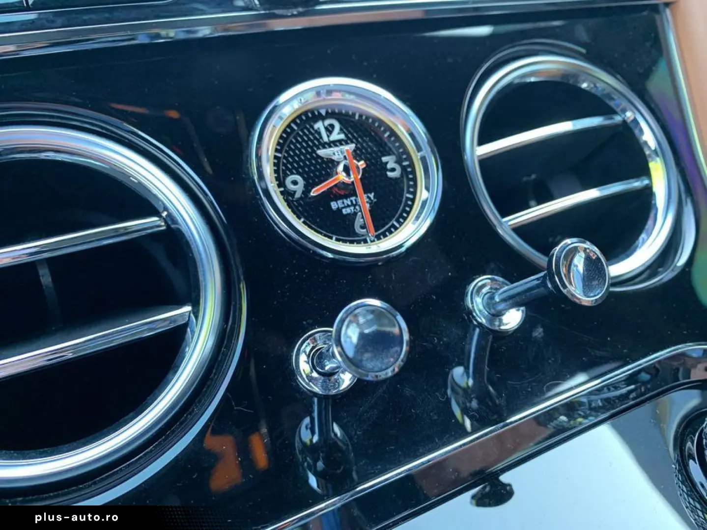 BENTLEY New Continental GT V8