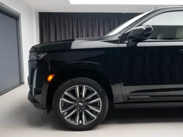 2023 Cadillac Escalade ESV long version Sport Platinum