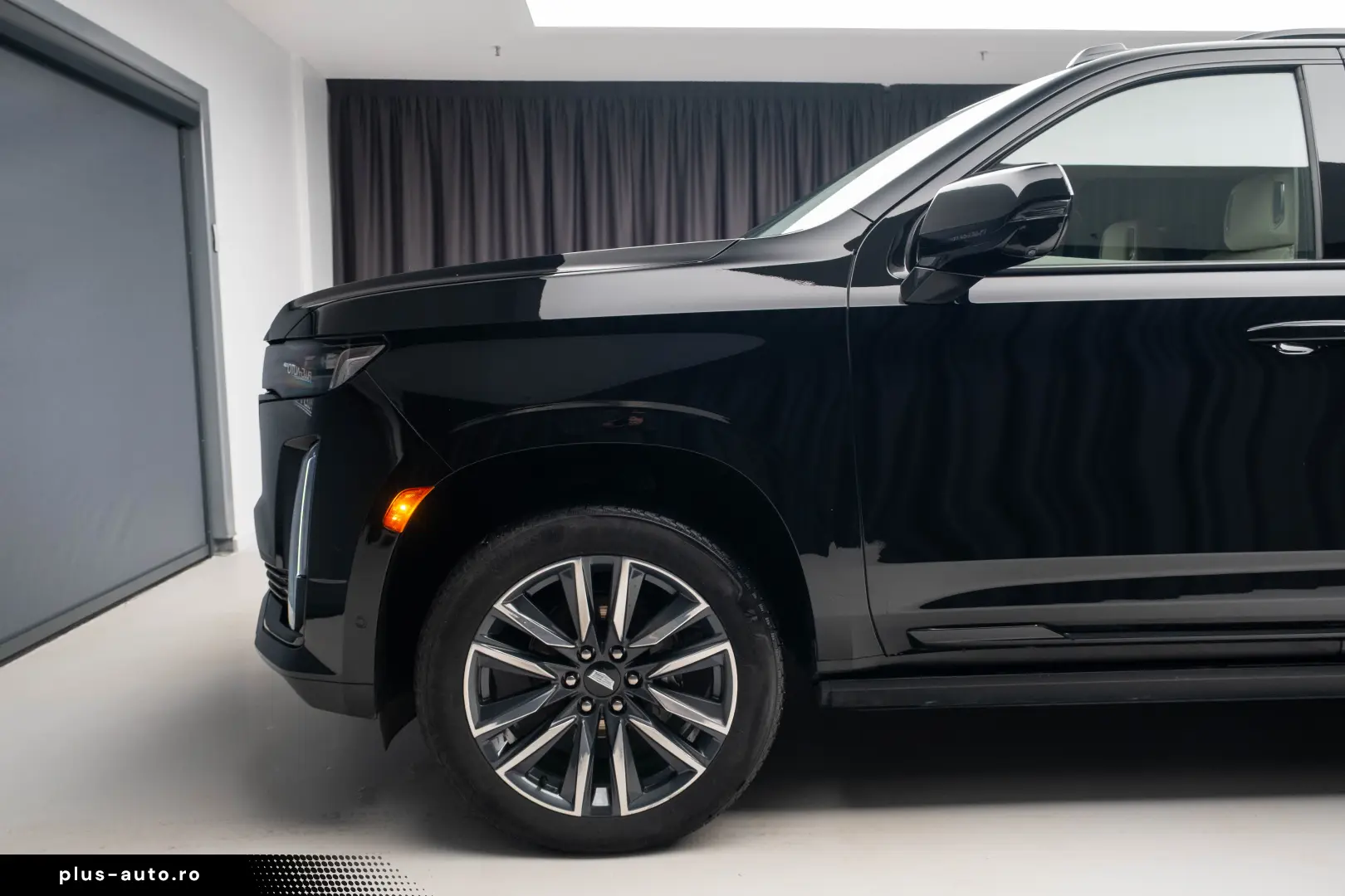 2023 Cadillac Escalade ESV long version Sport Platinum