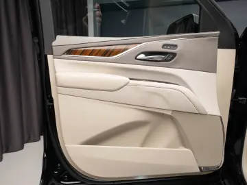 2023 Cadillac Escalade ESV long version Sport Platinum