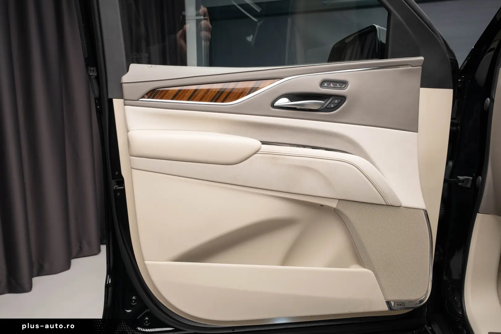 2023 Cadillac Escalade ESV long version Sport Platinum