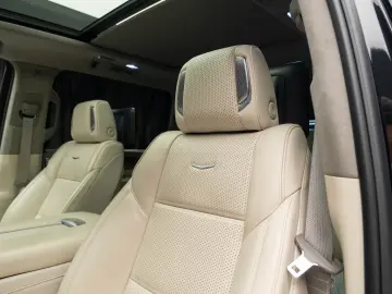 2023 Cadillac Escalade ESV long version Sport Platinum