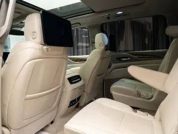 2023 Cadillac Escalade ESV long version Sport Platinum