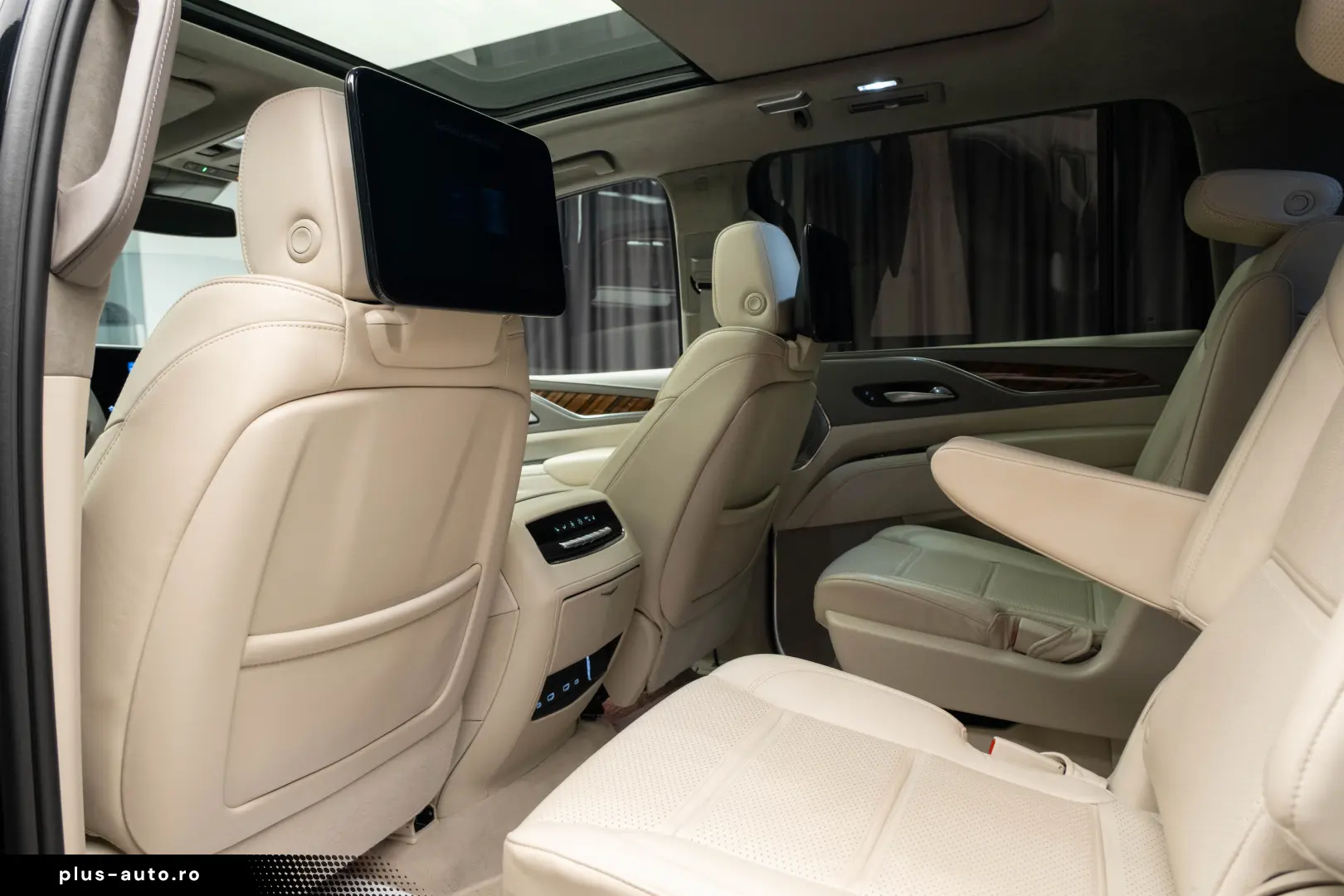 2023 Cadillac Escalade ESV long version Sport Platinum