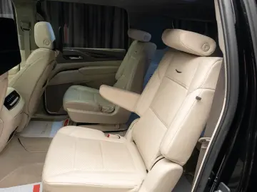 2023 Cadillac Escalade ESV long version Sport Platinum