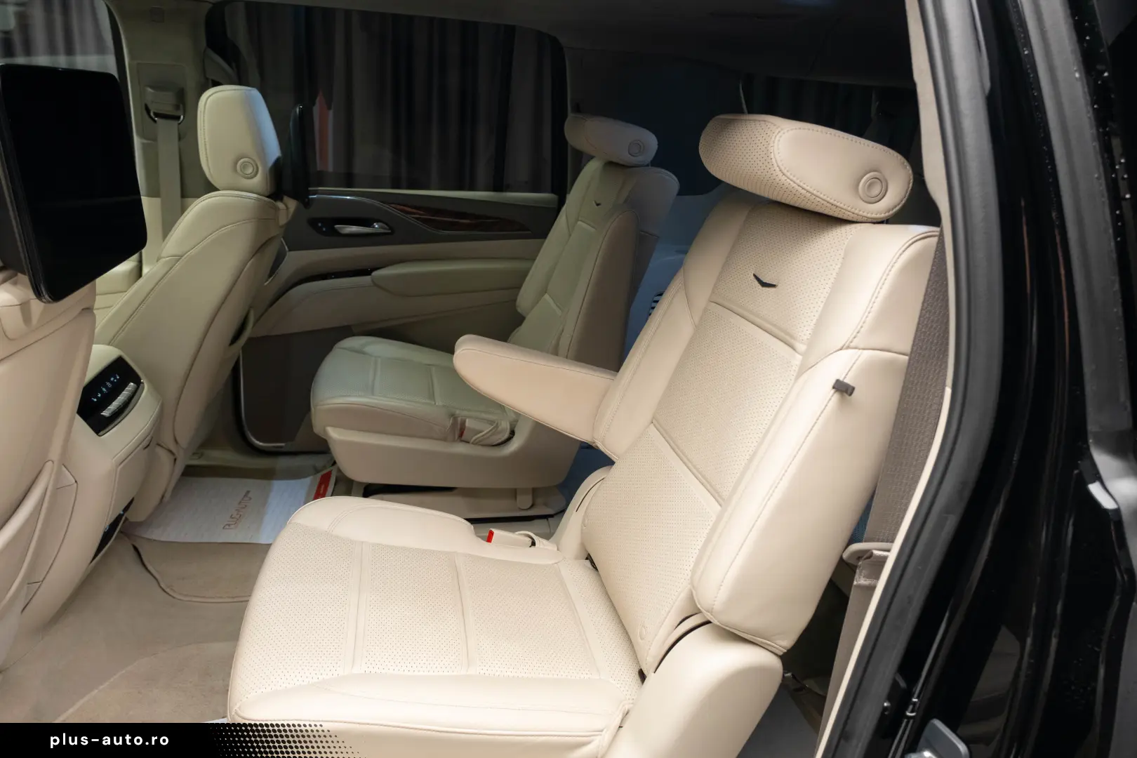 2023 Cadillac Escalade ESV long version Sport Platinum