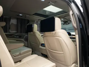 2023 Cadillac Escalade ESV long version Sport Platinum