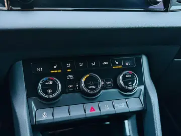 SKODA KAROQ   FAB 01.2018