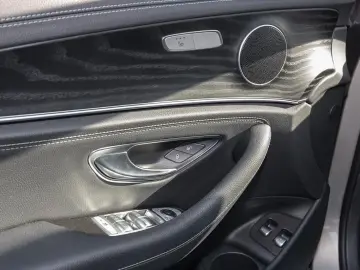 MERCEDES-BENZ E 300 e 4MATIC Limousine ACC LED Navi &hellip;