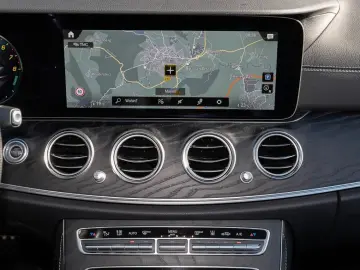 MERCEDES-BENZ E 300 e 4MATIC Limousine ACC LED Navi &hellip;