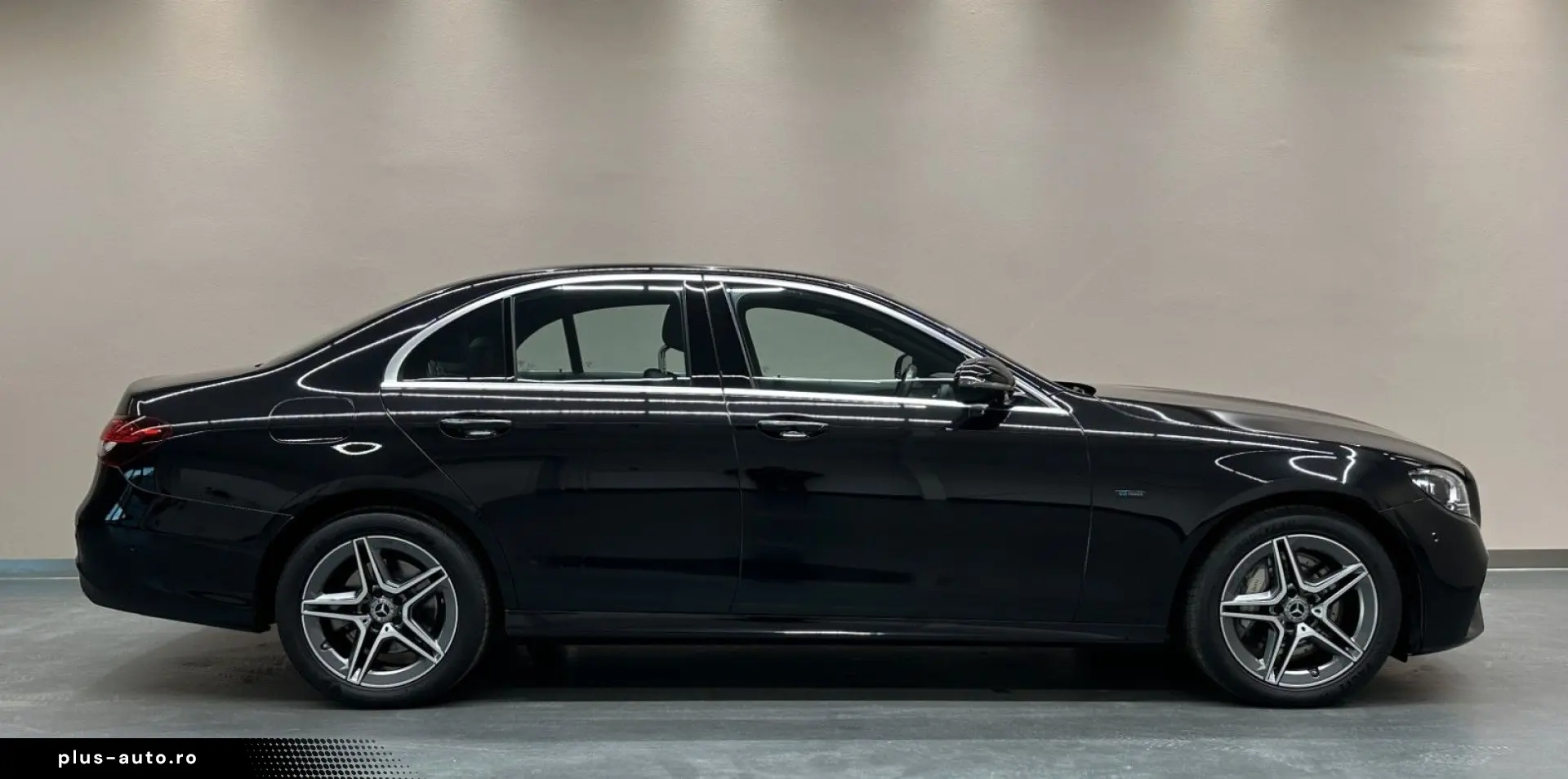 MERCEDES-BENZ E300 de AMG LINE  1. HAND BURMESTER DI&hellip;