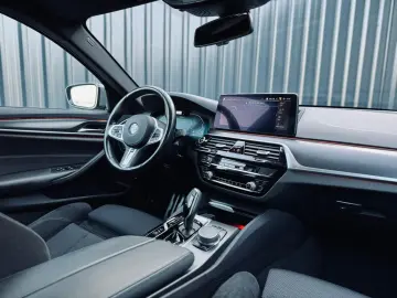 BMW 545e G30 LCI X-DRIVE M-PACHET  FAB 07.2021