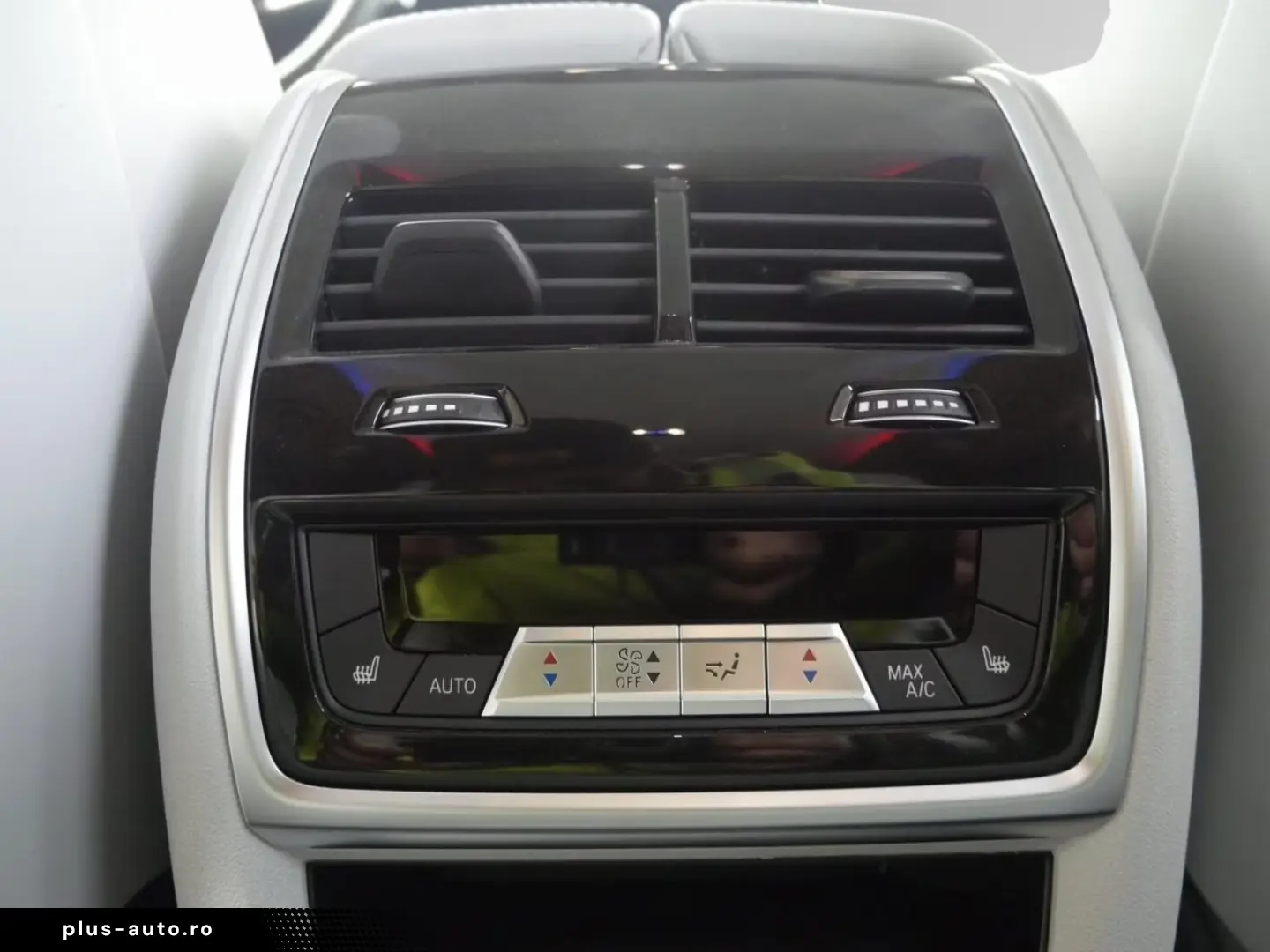 BMW XM 50e  Sepia met.  AHK 23 LMR