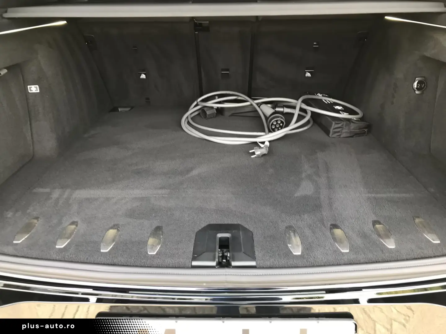 BMW XM AHK B&W Surround DAB