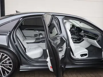 Audi A8 L 60 TFSIe lang EXCLUSIVE VOLL   UPE 18
