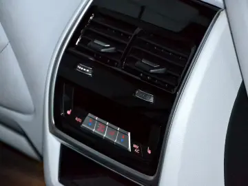 BMW XM BOWERS & WILKINS   SOFT CLOSE