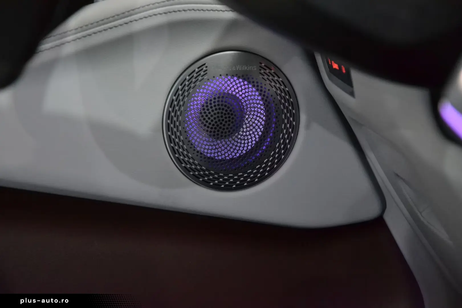BMW XM BOWERS & WILKINS   SOFT CLOSE