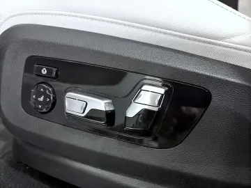 BMW XM BOWERS & WILKINS   SOFT CLOSE