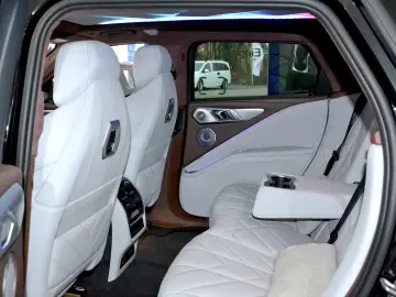 BMW XM BOWERS & WILKINS   SOFT CLOSE