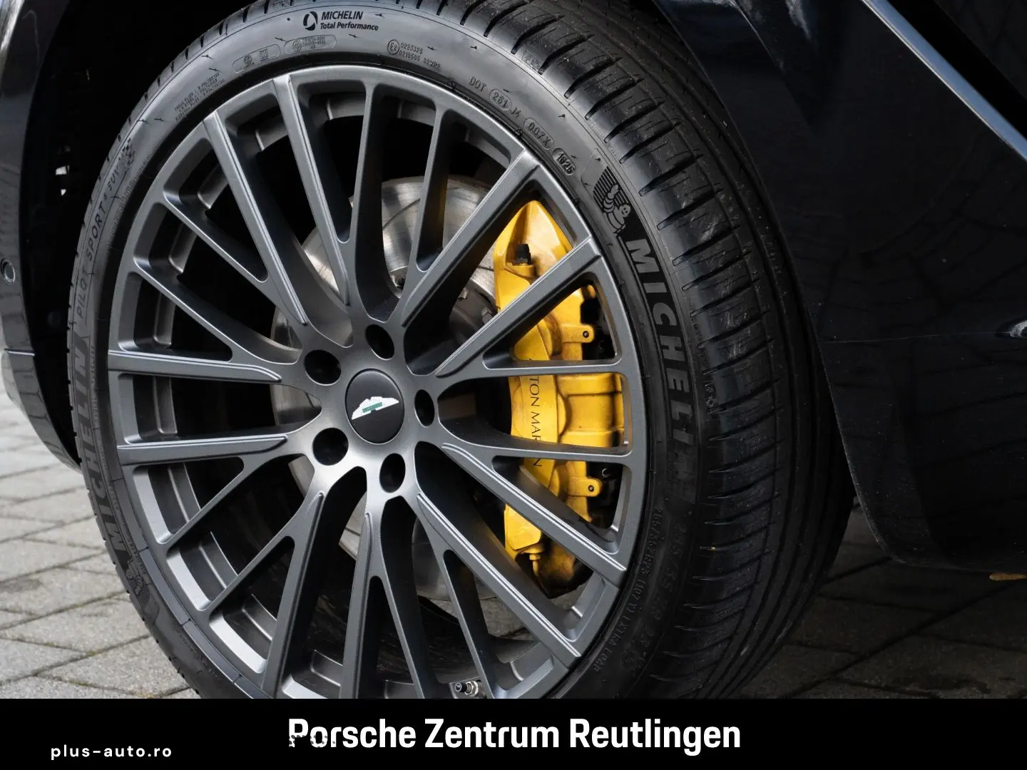 ASTON MARTIN DBX V8 4.0 360-Kamera Sitzbelüftung Sattelbraun