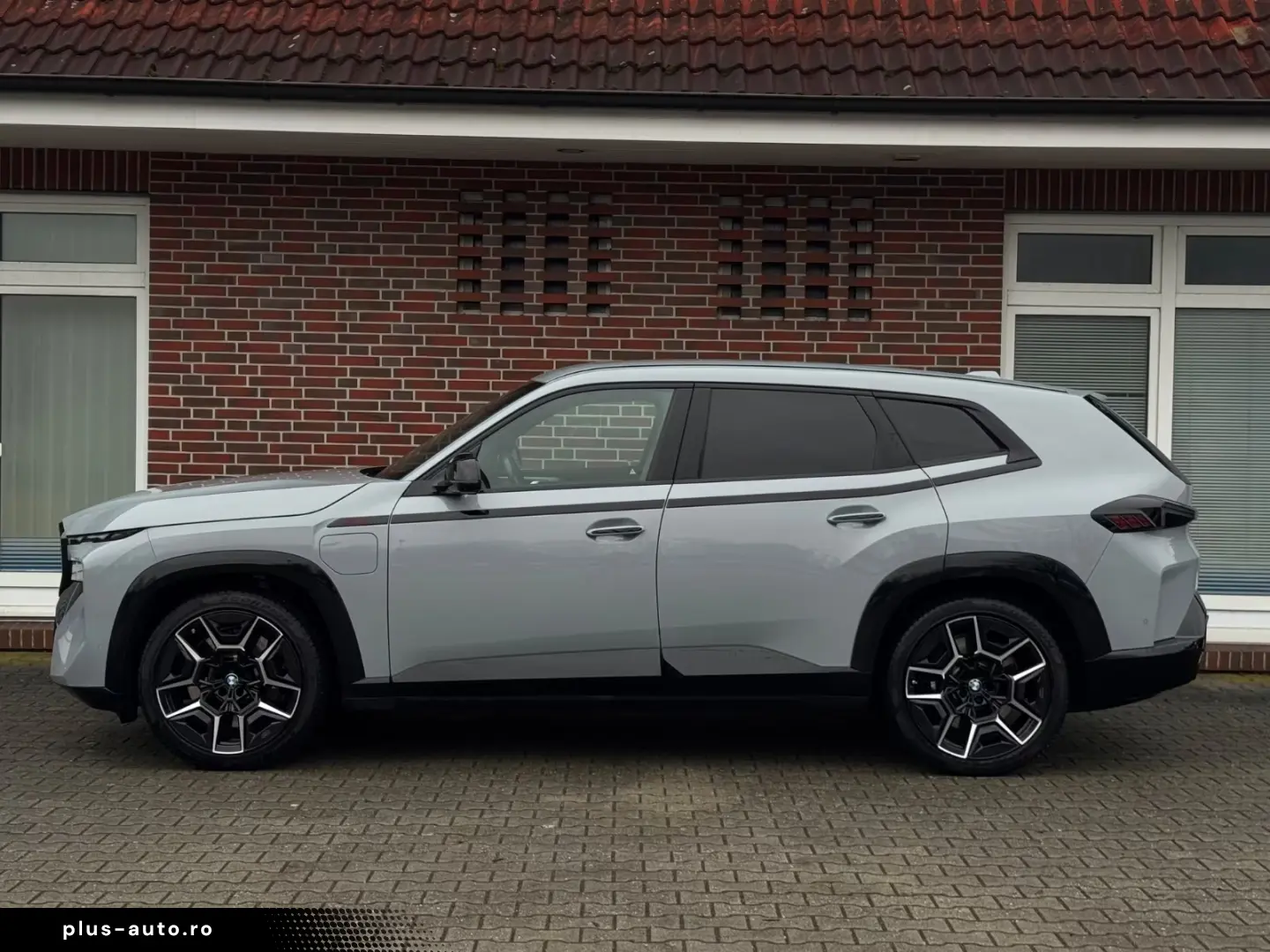 BMW XM LABEL RED  Bowers & Wilkins