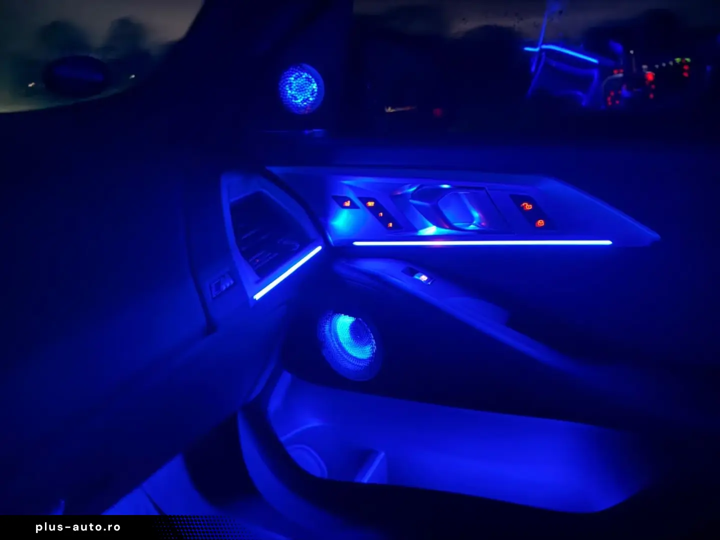 BMW XM LABEL RED  Bowers & Wilkins