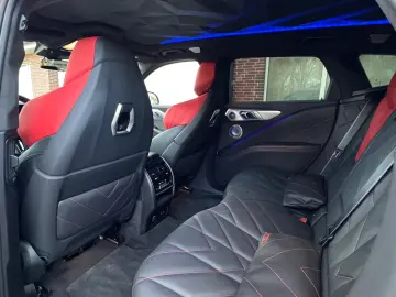 BMW XM LABEL RED  Bowers & Wilkins