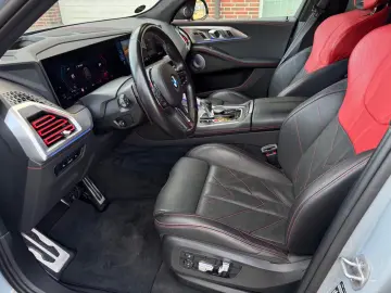 BMW XM LABEL RED  Bowers & Wilkins