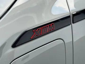 BMW XM LABEL RED  Bowers & Wilkins