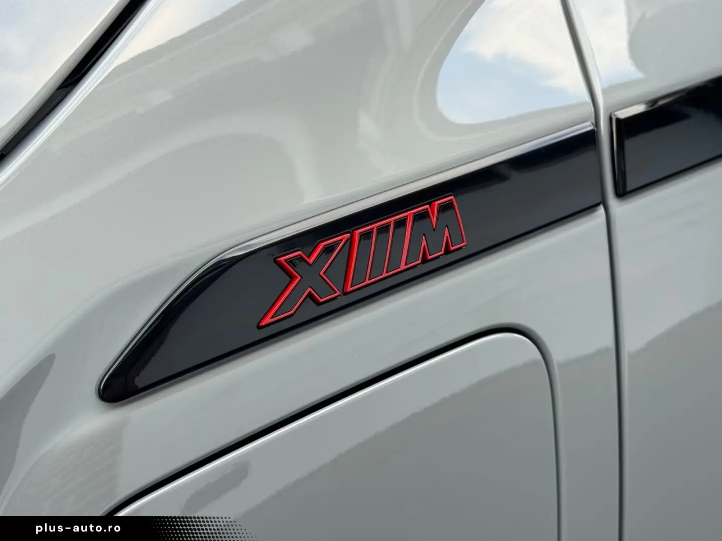 BMW XM LABEL RED  Bowers & Wilkins