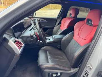 BMW XM LABEL RED  Bowers & Wilkins