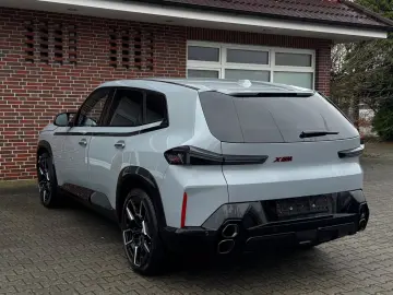 BMW XM LABEL RED  Bowers & Wilkins