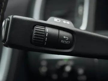 VOLVO V60 D6 AW PLUG-IN HYBRID