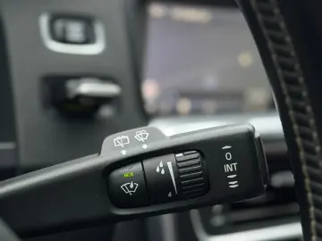 VOLVO V60 D6 AW PLUG-IN HYBRID