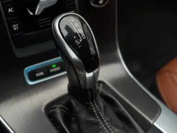 VOLVO V60 D6 AW PLUG-IN HYBRID