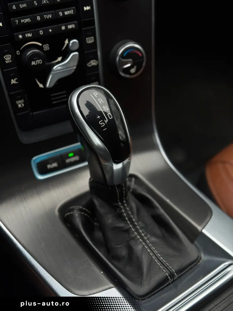 VOLVO V60 D6 AW PLUG-IN HYBRID