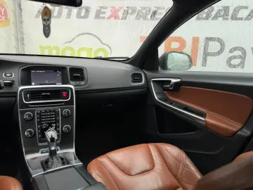 VOLVO V60 D6 AW PLUG-IN HYBRID