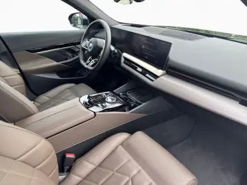 BMW 530 e M Sport DAPr PA  H K LCPr 19