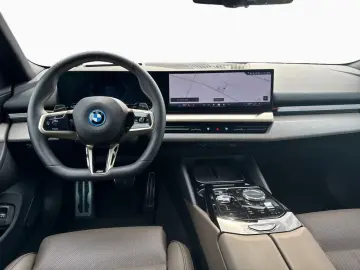 BMW 530 e M Sport DAPr PA  H K LCPr 19