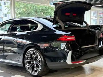 BMW 550 e xDrive Pano H&K Sitzbelüftung