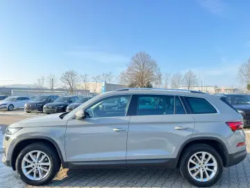 SKODA Kodiaq 2.0 Style 4x4 Leder 7Sitze Navi StHeizung