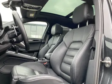 PORSCHE Macan S Chrono Pano Bose AHK Kam Navi